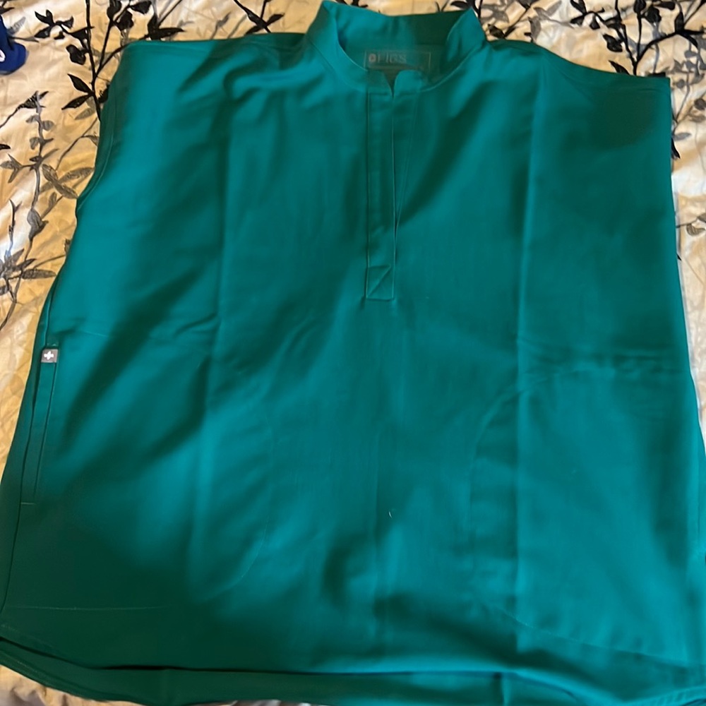 Figs Hunter Green Medium Oversized Rafaela Scrub Top